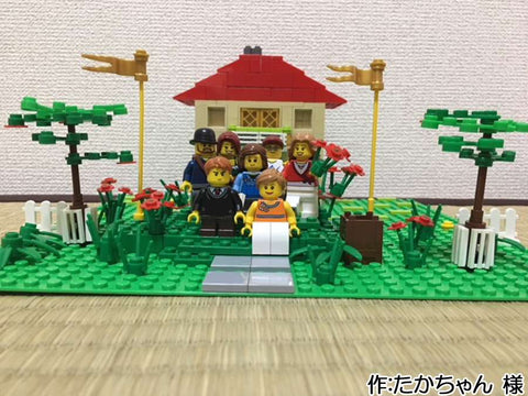 ミニフィギュアファミリーの家族写真(じゅんkレゴビルダー 様)