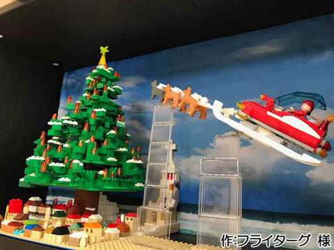 サンタが、大きなツリーの街にやって来る。(フライターグ 様)