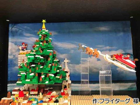 サンタが、大きなツリーの街にやって来る。(フライターグ 様)